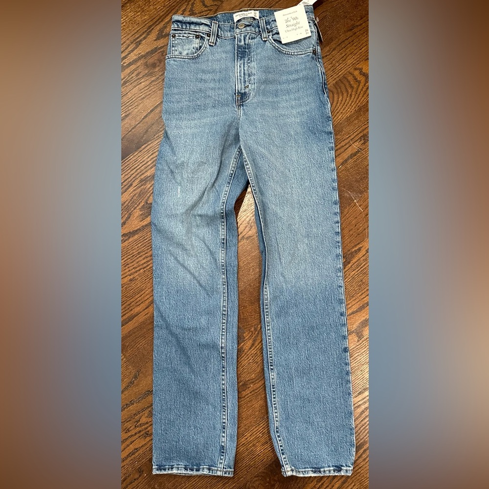 Abercrombie and Fitch Ultra High Rise 90s Relaxed Jeans NWT**